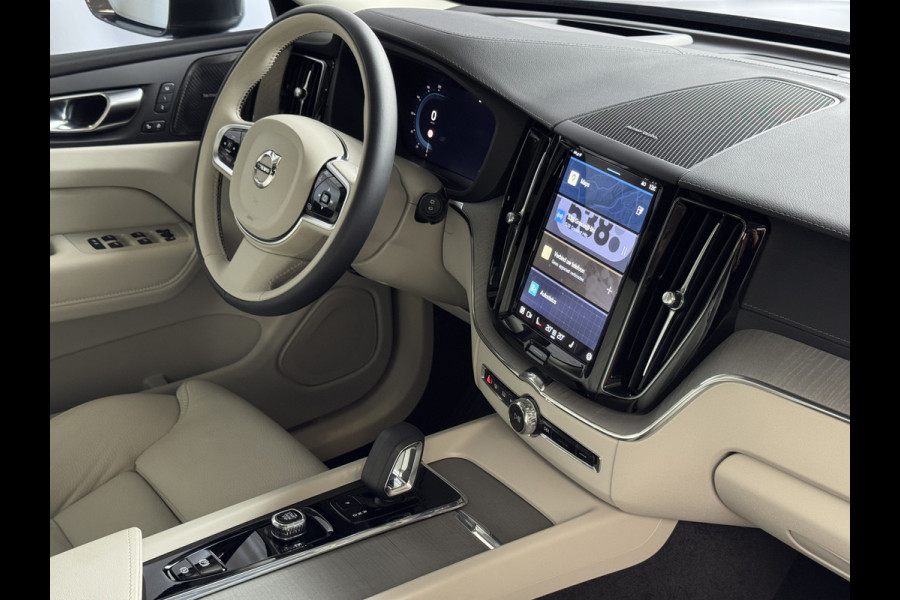 Volvo XC60 2.0 T6 350 PK CREME.LEER PHEV SCHUIFDAK AWD ULTRA BRIGHT LONG RANGE PANO HARMAN/KARDON HEADUP ELEK.KLEP phev . panorama pano