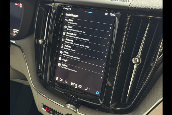 Volvo XC60 2.0 T6 350 PK CREME.LEER PHEV SCHUIFDAK AWD ULTRA BRIGHT LONG RANGE PANO HARMAN/KARDON HEADUP ELEK.KLEP phev . panorama pano