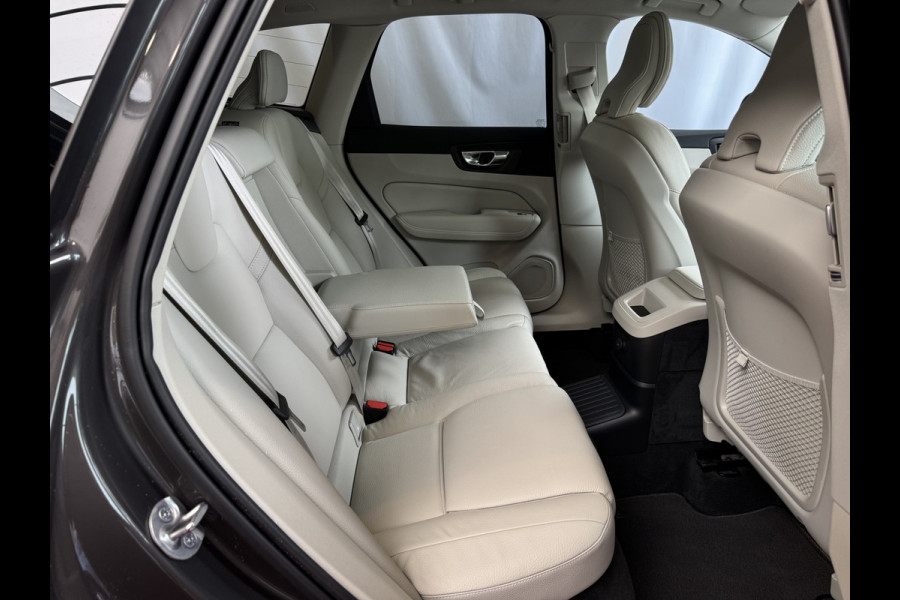 Volvo XC60 2.0 T6 350 PK CREME.LEER PHEV SCHUIFDAK AWD ULTRA BRIGHT LONG RANGE PANO HARMAN/KARDON HEADUP ELEK.KLEP phev . panorama pano