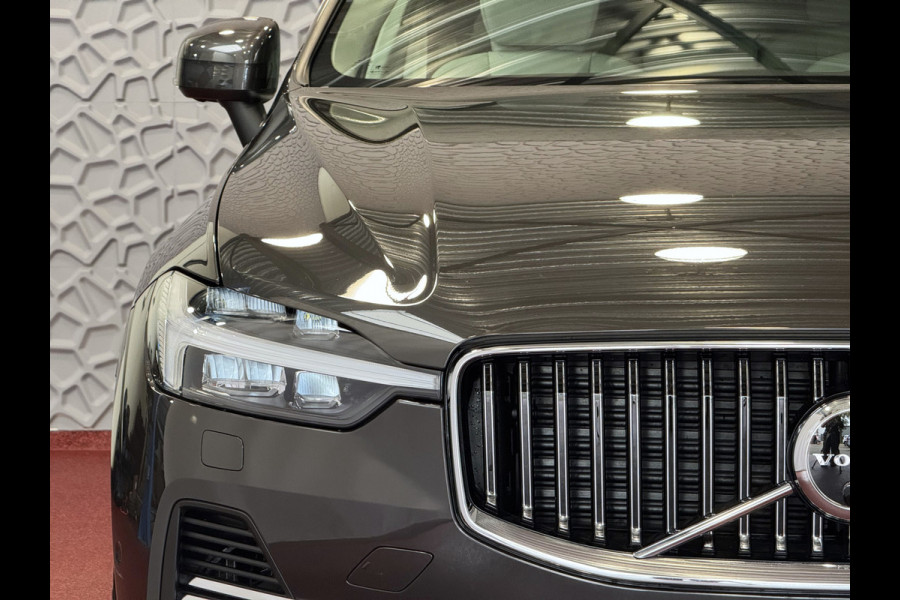 Volvo XC60 2.0 T6 350 PK CREME.LEER PHEV SCHUIFDAK AWD ULTRA BRIGHT LONG RANGE PANO HARMAN/KARDON HEADUP ELEK.KLEP phev . panorama pano