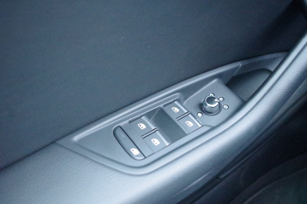 Audi A4 Avant 40 TFSI Automaat 204 PK S-Line Edition, Sportstoelen, Adaptieve Cruise Control, Massage, LED