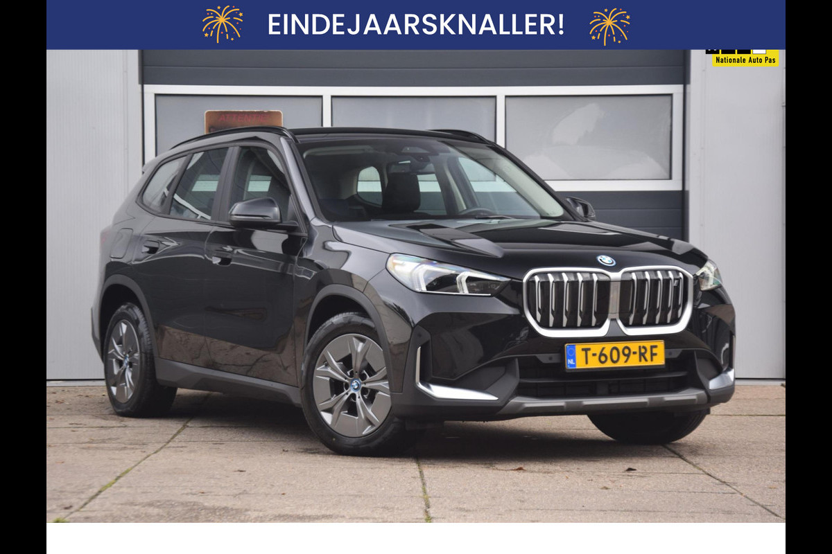 BMW iX1 XDrive30 Launch Edition 67 kWh + 7.757 EURO AAN EXTRA OPTIES!!