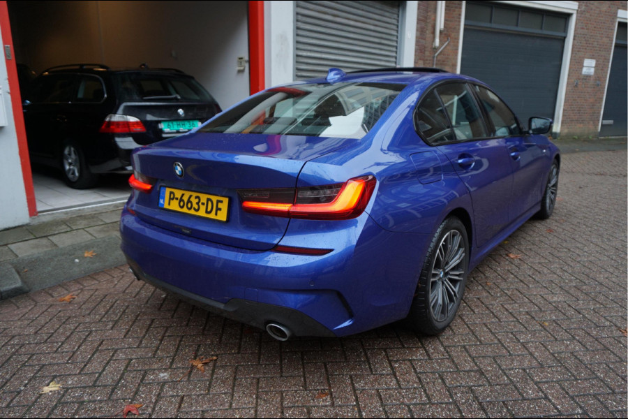 BMW 3-serie 330i Business Edition Plus M-SPORT | BTW | NL AUTO | LASER | LEER | PANORAMADAK | Sfeer | BMW Dealer onderhouden | Topstaat |