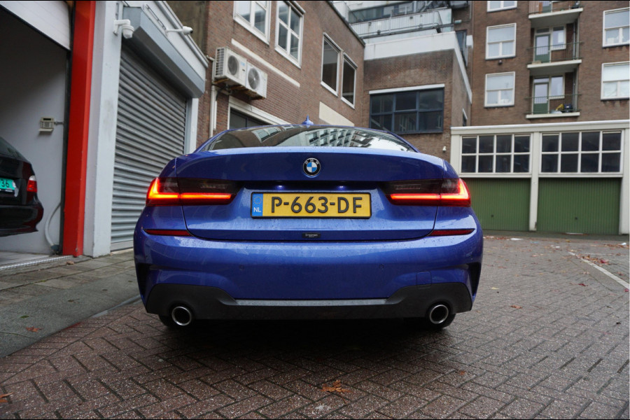 BMW 3-serie 330i Business Edition Plus M-SPORT | BTW | NL AUTO | LASER | LEER | PANORAMADAK | Sfeer | BMW Dealer onderhouden | Topstaat |