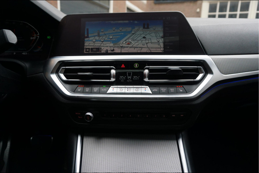 BMW 3-serie 330i Business Edition Plus M-SPORT | BTW | NL AUTO | LASER | LEER | PANORAMADAK | Sfeer | BMW Dealer onderhouden | Topstaat |