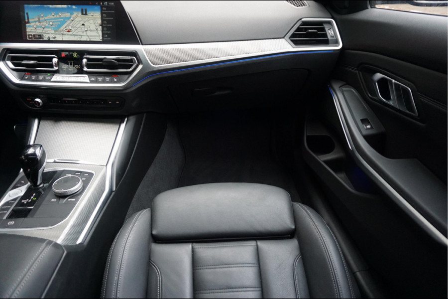 BMW 3-serie 330i Business Edition Plus M-SPORT | BTW | NL AUTO | LASER | LEER | PANORAMADAK | Sfeer | BMW Dealer onderhouden | Topstaat |