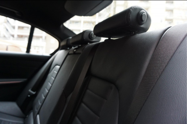 BMW 3-serie 330i Business Edition Plus M-SPORT | BTW | NL AUTO | LASER | LEER | PANORAMADAK | Sfeer | BMW Dealer onderhouden | Topstaat |