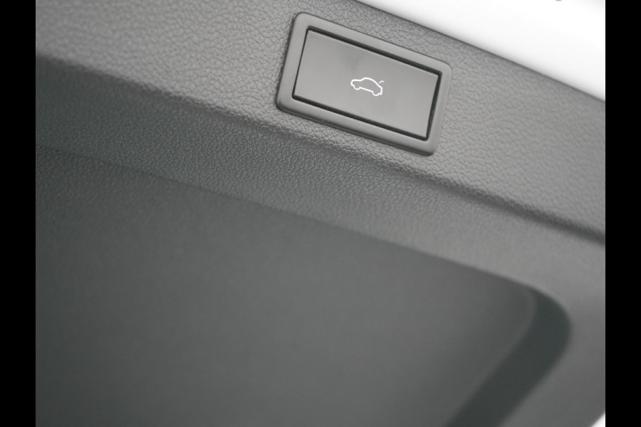 Škoda Superb Combi 1.4 TSI iV Sportline Dealer O.H PHEV | Adaptive Cruise | Alcantara Sportstoelen Memory & Verwarmd | Apple Carplay | Sfeerverlichting | Keyless | Blis | Camera | Virtual | Navigatie | DAB |