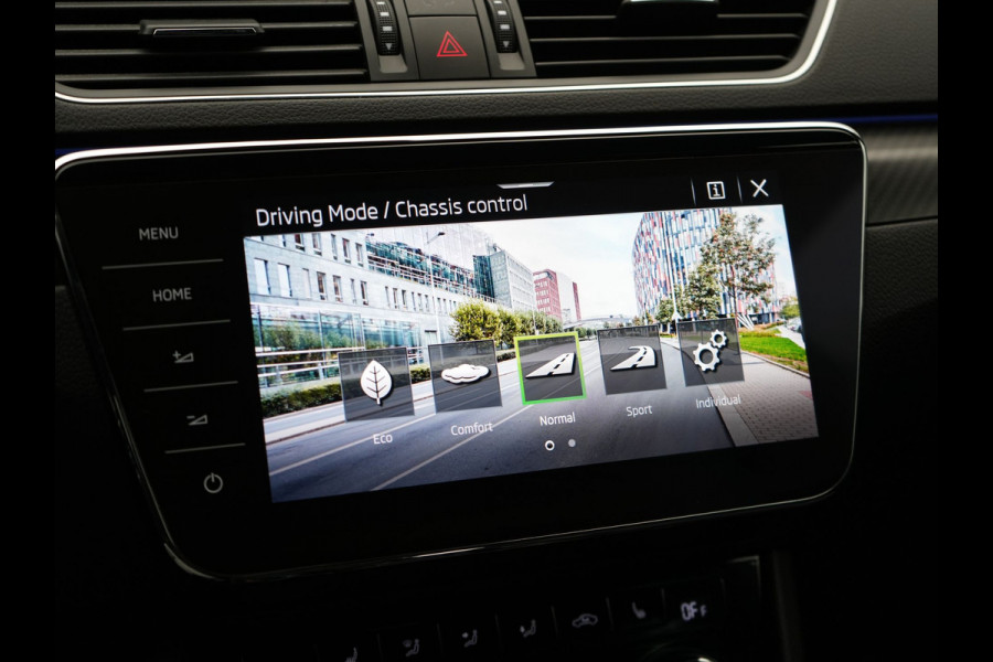 Škoda Superb Combi 1.4 TSI iV Sportline Dealer O.H PHEV | Adaptive Cruise | Alcantara Sportstoelen Memory & Verwarmd | Apple Carplay | Sfeerverlichting | Keyless | Blis | Camera | Virtual | Navigatie | DAB |