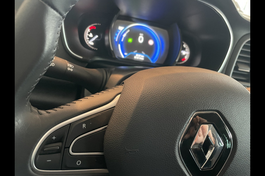Renault Mégane 1.5 dCi Bose Airco - Cruise control - Parkeersensoren voor en achter - Navigatiesysteem - Keyless entry - Mistlampen voor -  Bluetooth - Rijstrooksensor - Stuurmultifunctioneel - Elektrische ramen voor en - Zeer weinig kilometers