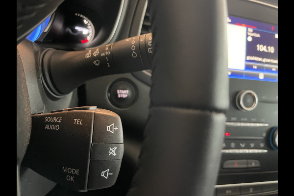 Renault Mégane 1.5 dCi Bose Airco - Cruise control - Parkeersensoren voor en achter - Navigatiesysteem - Keyless entry - Mistlampen voor -  Bluetooth - Rijstrooksensor - Stuurmultifunctioneel - Elektrische ramen voor en - Zeer weinig kilometers