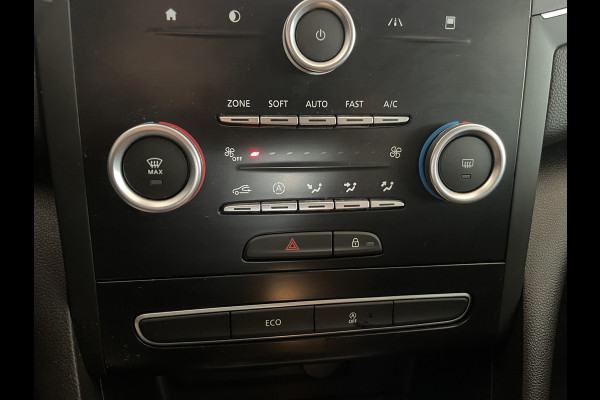 Renault Mégane 1.5 dCi Bose Airco - Cruise control - Parkeersensoren voor en achter - Navigatiesysteem - Keyless entry - Mistlampen voor -  Bluetooth - Rijstrooksensor - Stuurmultifunctioneel - Elektrische ramen voor en - Zeer weinig kilometers