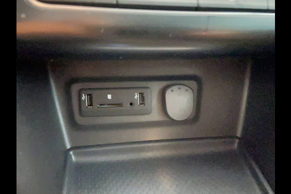 Renault Mégane 1.5 dCi Bose Airco - Cruise control - Parkeersensoren voor en achter - Navigatiesysteem - Keyless entry - Mistlampen voor -  Bluetooth - Rijstrooksensor - Stuurmultifunctioneel - Elektrische ramen voor en - Zeer weinig kilometers