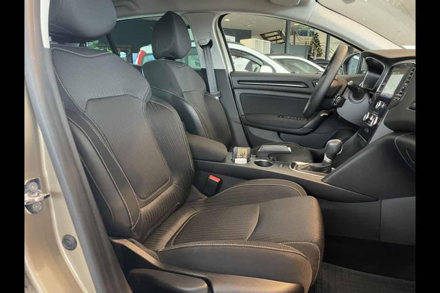 Renault Mégane 1.5 dCi Bose Airco - Cruise control - Parkeersensoren voor en achter - Navigatiesysteem - Keyless entry - Mistlampen voor -  Bluetooth - Rijstrooksensor - Stuurmultifunctioneel - Elektrische ramen voor en - Zeer weinig kilometers