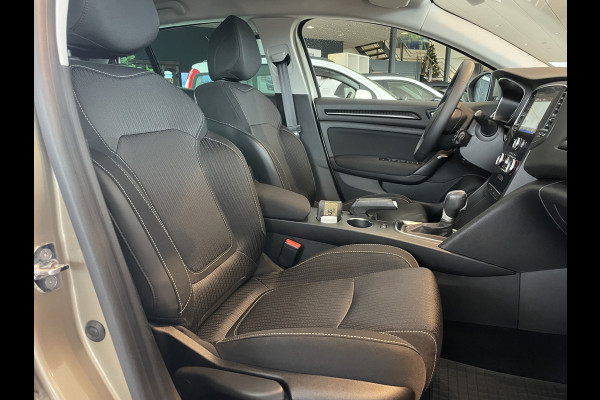 Renault Mégane 1.5 dCi Bose Airco - Cruise control - Parkeersensoren voor en achter - Navigatiesysteem - Keyless entry - Mistlampen voor -  Bluetooth - Rijstrooksensor - Stuurmultifunctioneel - Elektrische ramen voor en - Zeer weinig kilometers