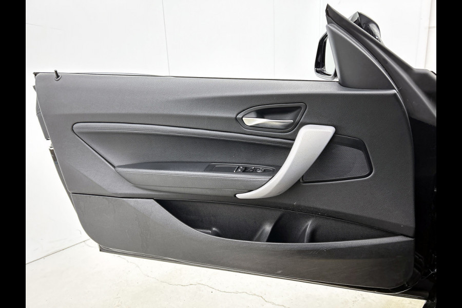 BMW 2 Serie Coupé 218i High Executive M-sport | NL-Auto | AchterCAM | Cruise | Carplay | StoelverW | Climate | Leder | Lane ass |