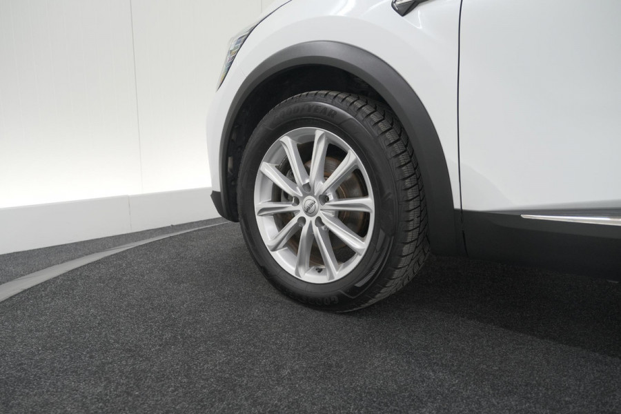 Renault Captur 1.6 E-Tech Plug-in Hybrid 160 Intens | Trekhaak | Camera | Navigatie | Parkeersensoren | Pack Winter