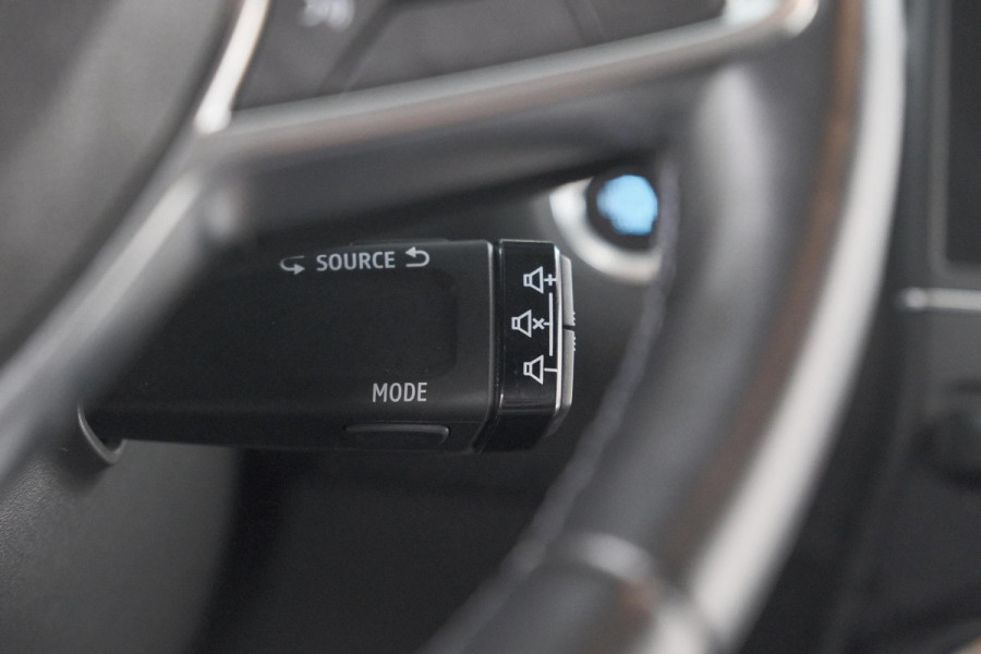 Renault Captur 1.6 E-Tech Plug-in Hybrid 160 Intens | Trekhaak | Camera | Navigatie | Parkeersensoren | Pack Winter