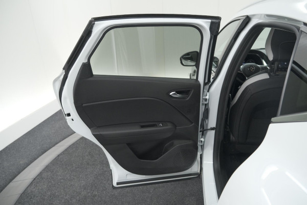 Renault Captur 1.6 E-Tech Plug-in Hybrid 160 Intens | Trekhaak | Camera | Navigatie | Parkeersensoren | Pack Winter