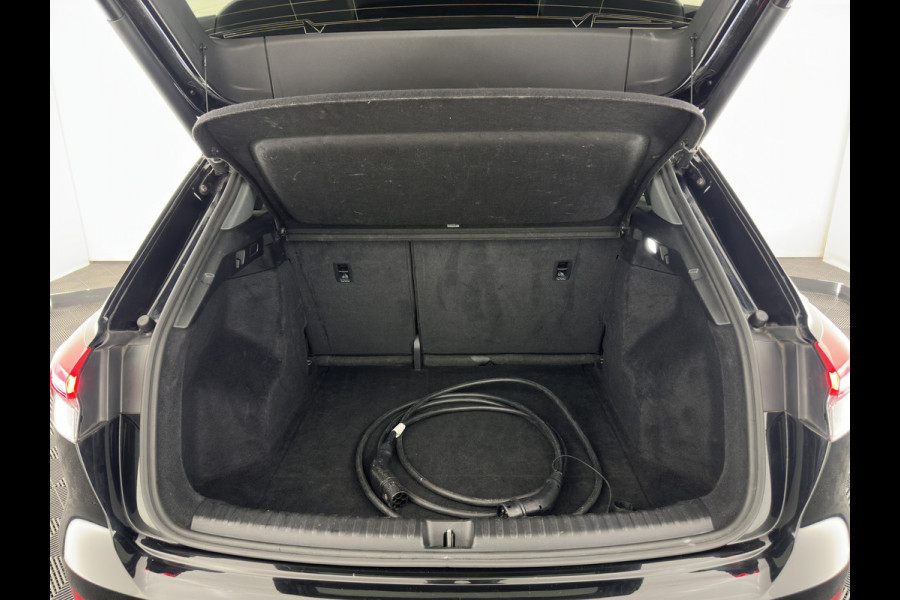 Audi Q4 e-tron 40 Launch edition Advanced Plus 77 kWh (INCL-BTW) *HEATPUMP | ADAPT-CRUISE | MATRIX-LED | NAVI-FULLMAP | KEYLESS | CAMERA | DIGI-COCKPIT | DAB | AMBIENT-LIGHT | SPORT-SEATS | 19''ALU*