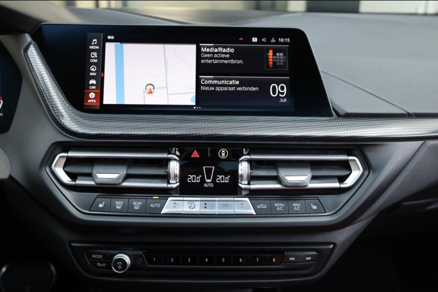 BMW 1-serie M135i xDrive 306+PK M-PERFORMANCE/FORGED CARBON/VIRTUAL/SFEER/LEER+S.VERWARMING+MEMORY/LMV/CAM/CRUISE/12 MND GARANTIE!