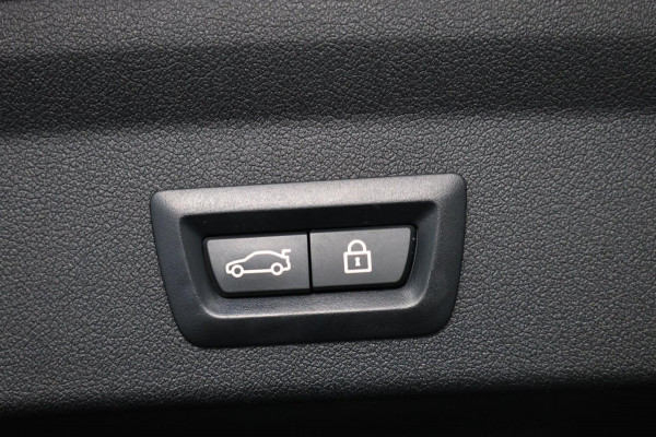 BMW 1-serie M135i xDrive 306+PK M-PERFORMANCE/FORGED CARBON/VIRTUAL/SFEER/LEER+S.VERWARMING+MEMORY/LMV/CAM/CRUISE/12 MND GARANTIE!