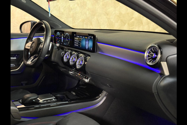 Mercedes-Benz A-Klasse 180 Business Solution AMG | NAP | Pano | Camera | Sfeerverlichting | Stoelverwarming