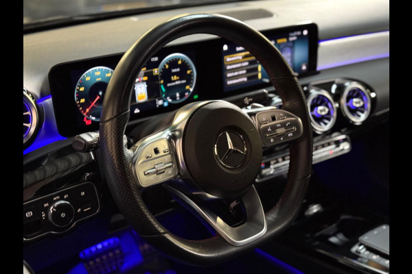 Mercedes-Benz A-Klasse 180 Business Solution AMG | NAP | Pano | Camera | Sfeerverlichting | Stoelverwarming