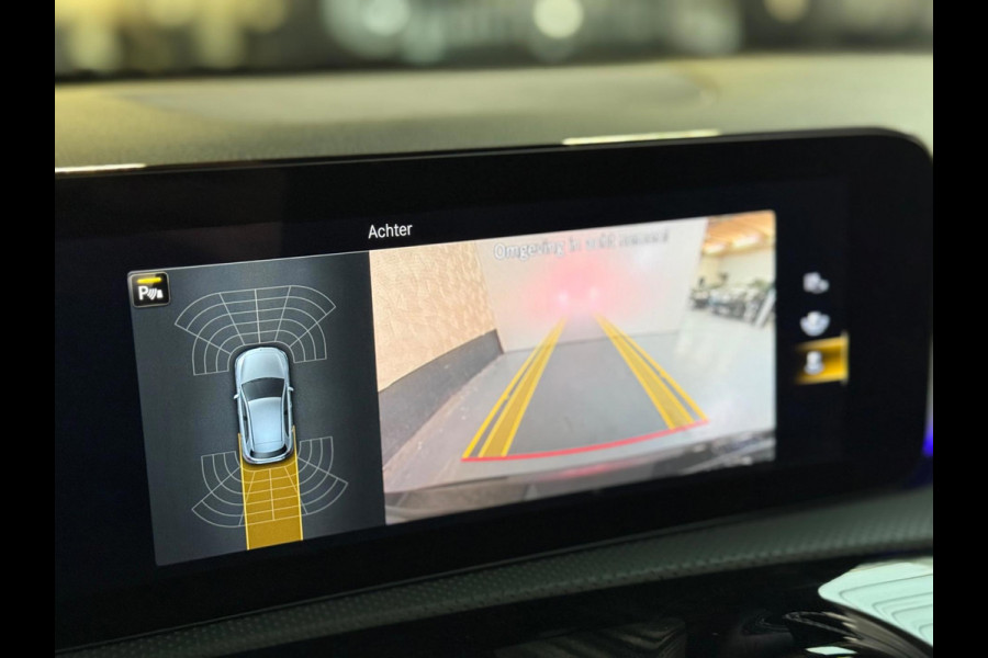 Mercedes-Benz A-Klasse 180 Business Solution AMG | NAP | Pano | Camera | Sfeerverlichting | Stoelverwarming