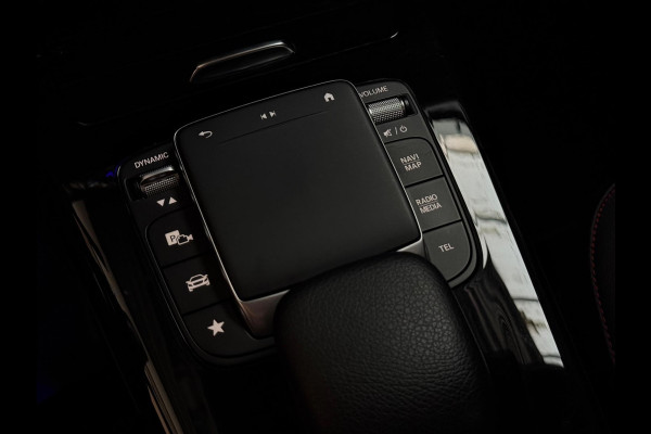 Mercedes-Benz A-Klasse 180 Business Solution AMG | NAP | Pano | Camera | Sfeerverlichting | Stoelverwarming