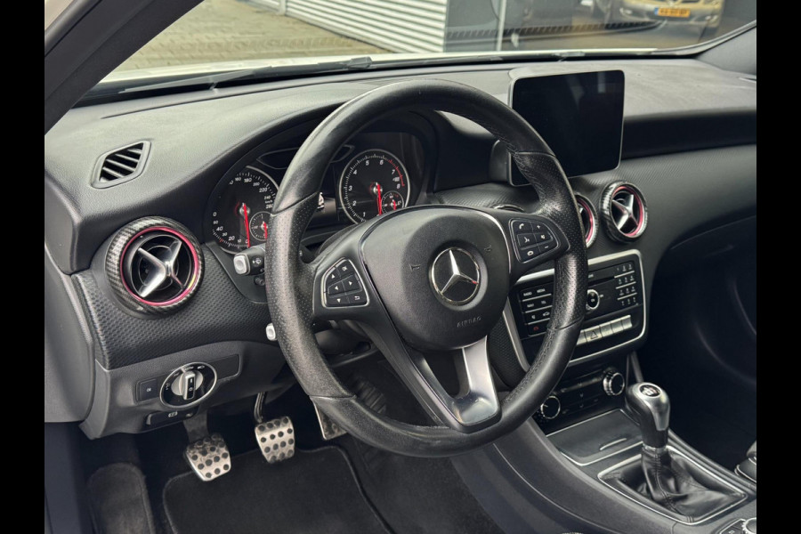 Mercedes-Benz A-Klasse 160S AMG Sport Edition - Panorama dak I Navigatie I Sport pakket I Leer I Airco I PDC I Dealer onderhouden