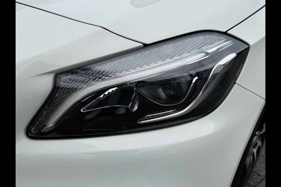 Mercedes-Benz A-Klasse 160S AMG Sport Edition - Panorama dak I Navigatie I Sport pakket I Leer I Airco I PDC I Dealer onderhouden