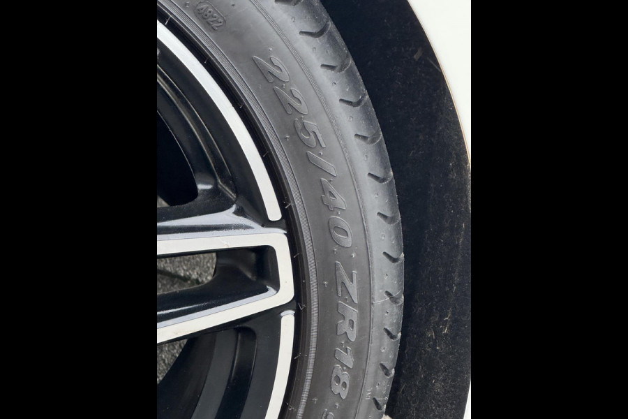 Mercedes-Benz A-Klasse 160S AMG Sport Edition - Panorama dak I Navigatie I Sport pakket I Leer I Airco I PDC I Dealer onderhouden