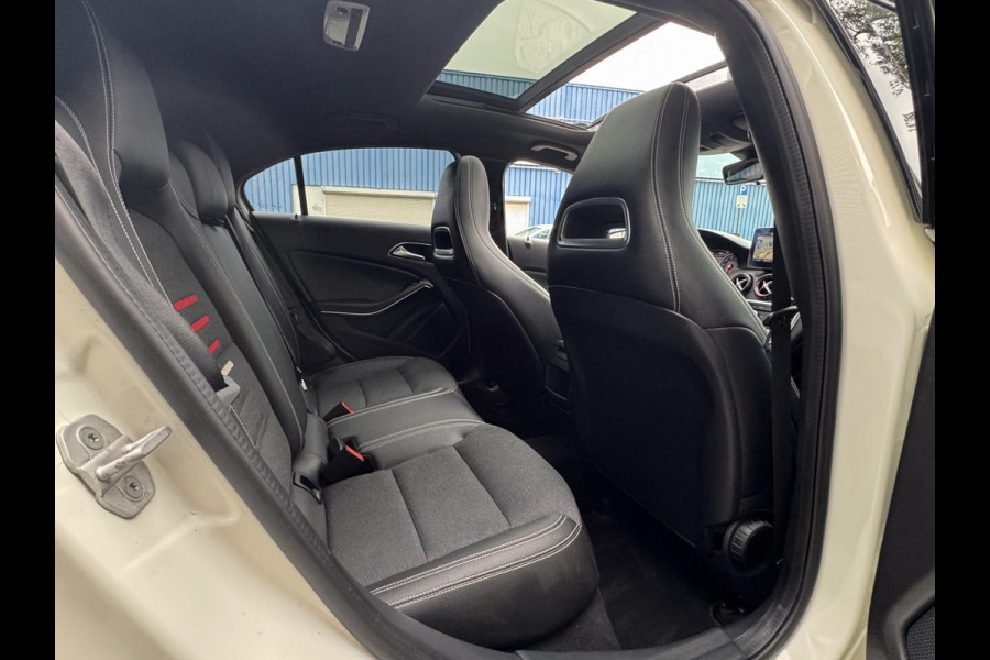 Mercedes-Benz A-Klasse 160S AMG Sport Edition - Panorama dak I Navigatie I Sport pakket I Leer I Airco I PDC I Dealer onderhouden