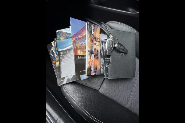 Mercedes-Benz A-Klasse 160S AMG Sport Edition - Panorama dak I Navigatie I Sport pakket I Leer I Airco I PDC I Dealer onderhouden