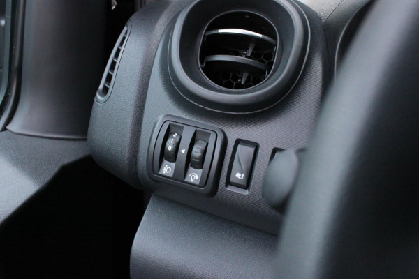 Renault Trafic 2.0 dCi T29 L2H1 Work Edition FULL BLACK / SIDE- BARS / TREKHAAK / NAVIGATIE / VERLAAGD / CRUISE CONTROL / LEDEREN