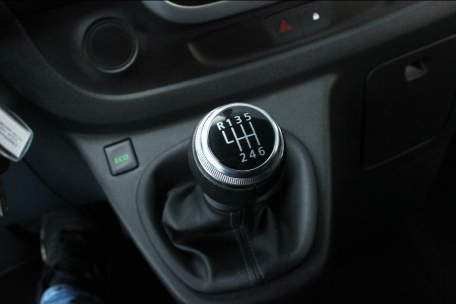 Renault Trafic 2.0 dCi T29 L2H1 Work Edition FULL BLACK / SIDE- BARS / TREKHAAK / NAVIGATIE / VERLAAGD / CRUISE CONTROL / LEDEREN