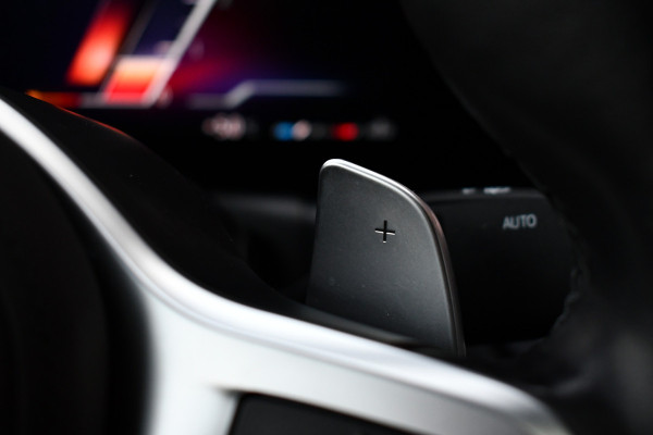 BMW 3 Serie 330D M-Sport Pro Pano H/K HUD El-zetels Parelmoer-wit!