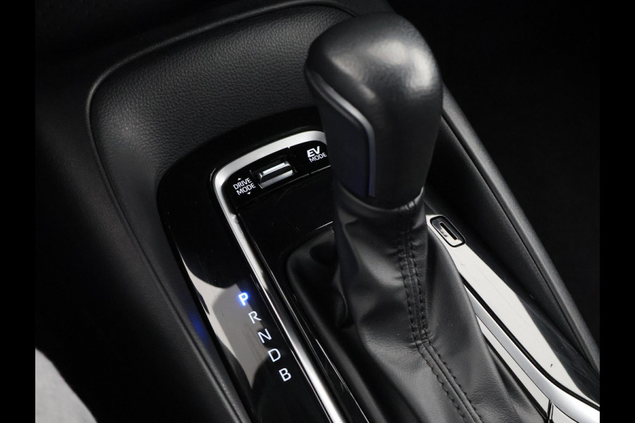 Toyota Corolla Touring Sports HYBRID BLACKLINE ACTIVE GARANTIE TOT 2033! NIEUW MODEL. CARPLAY NAVIGATIE. ADAPTIEVE CRUISE CONTROL . APPLE CARPLAY & ANDRIOD AUTO . CAMERA