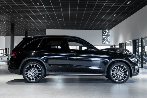 Mercedes-Benz GLC 200 4-M AMG Night|Panorama|20"|Trekhaak|MBUX|Spoorpakket|Sfeerverlichting|Treeplanken|New Service