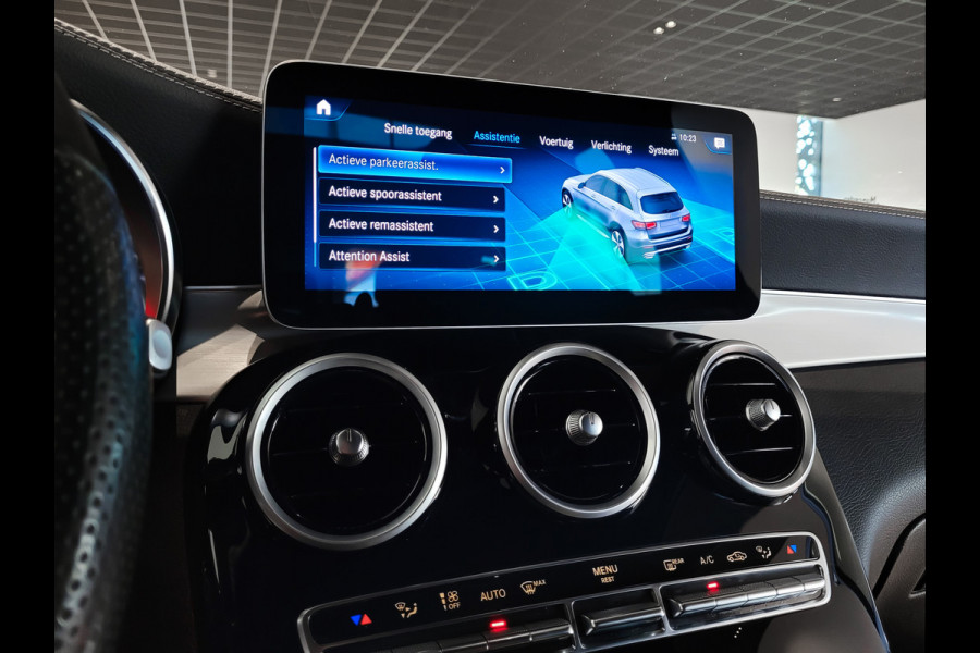 Mercedes-Benz GLC 200 4-M AMG Night|Panorama|20"|Trekhaak|MBUX|Spoorpakket|Sfeerverlichting|Treeplanken|New Service