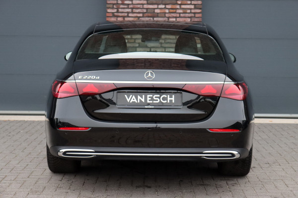 Mercedes-Benz E-Klasse 220 d Luxury Line | Distronic | Memory | Digital Light | Surround Camera | Keyless Go | Sfeerverlichting | Stoelverwarming |