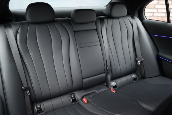Mercedes-Benz E-Klasse 220 d Luxury Line | Distronic | Memory | Digital Light | Surround Camera | Keyless Go | Sfeerverlichting | Stoelverwarming |