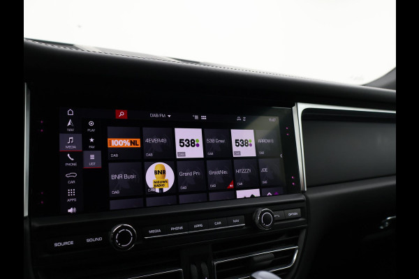 Porsche Macan 2.0 AUT. FACELIFT MODEL + PANORAMA | LUCHTVERING | 21 INCH | STOELVERW. V+A | CARRERAWIT METALLIC