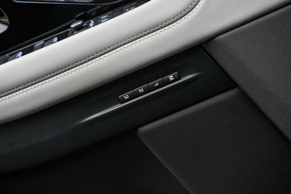 Land Rover Range Rover Evoque 2.0 P300 AWD R-Dynamic HSE Adapt. Cruise Virtual Dash Matrix LED Two Tone Leder Meridian Keyless
