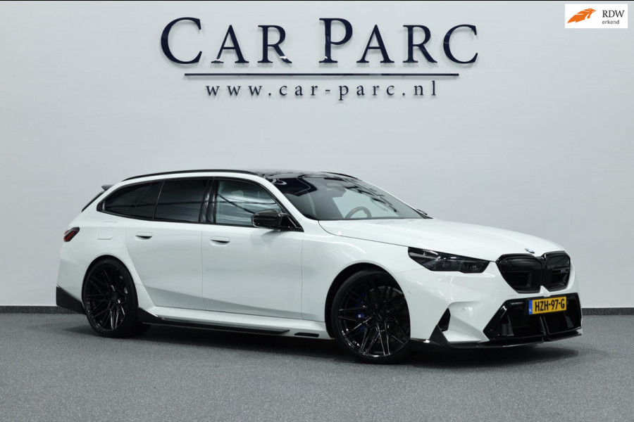 BMW 5 Serie Touring M5 727+PK BTW/M-PERFORMANCE CARBON/AKRAPOVIC/22" VOSSEN/BOWERS & WILKINS/PANO/HUD/ACC/ECC/FABRIEKSGARANTIE!
