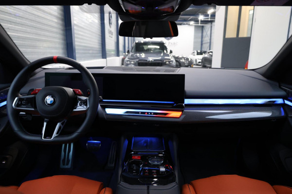 BMW 5 Serie Touring M5 727+PK BTW/M-PERFORMANCE CARBON/AKRAPOVIC/22" VOSSEN/BOWERS & WILKINS/PANO/HUD/ACC/ECC/FABRIEKSGARANTIE!