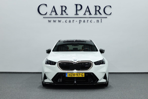 BMW 5 Serie Touring M5 727+PK BTW/M-PERFORMANCE CARBON/AKRAPOVIC/22" VOSSEN/BOWERS & WILKINS/PANO/HUD/ACC/ECC/FABRIEKSGARANTIE!