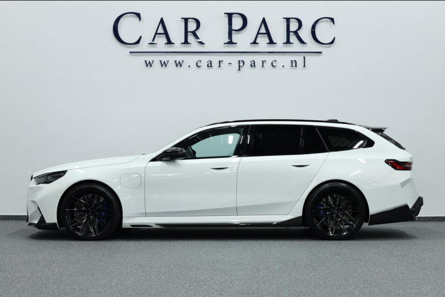 BMW 5 Serie Touring M5 727+PK BTW/M-PERFORMANCE CARBON/AKRAPOVIC/22" VOSSEN/BOWERS & WILKINS/PANO/HUD/ACC/ECC/FABRIEKSGARANTIE!