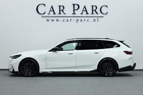 BMW 5 Serie Touring M5 727+PK BTW/M-PERFORMANCE CARBON/AKRAPOVIC/22" VOSSEN/BOWERS & WILKINS/PANO/HUD/ACC/ECC/FABRIEKSGARANTIE!